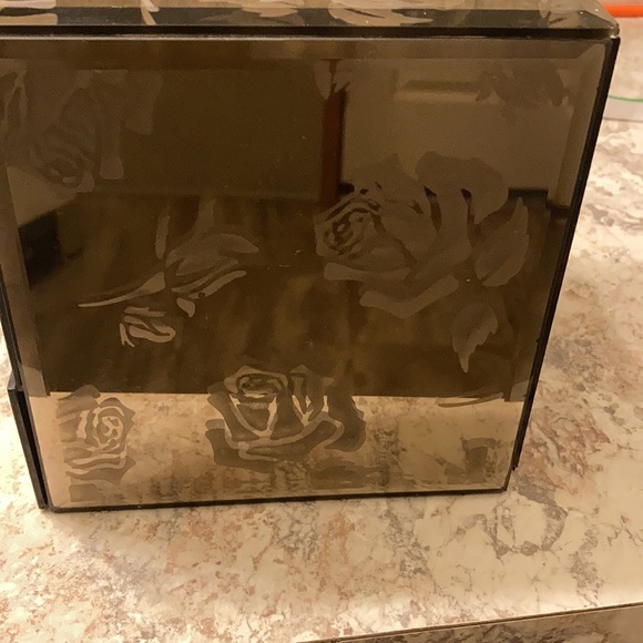 SQUARE SMOKED GLASS JEWELRY WITH ROSE 🌹 ART DECOR - Picture 3 of 10